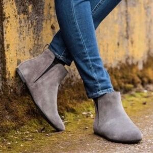 NEW Born Remo burgundy suede boots 9